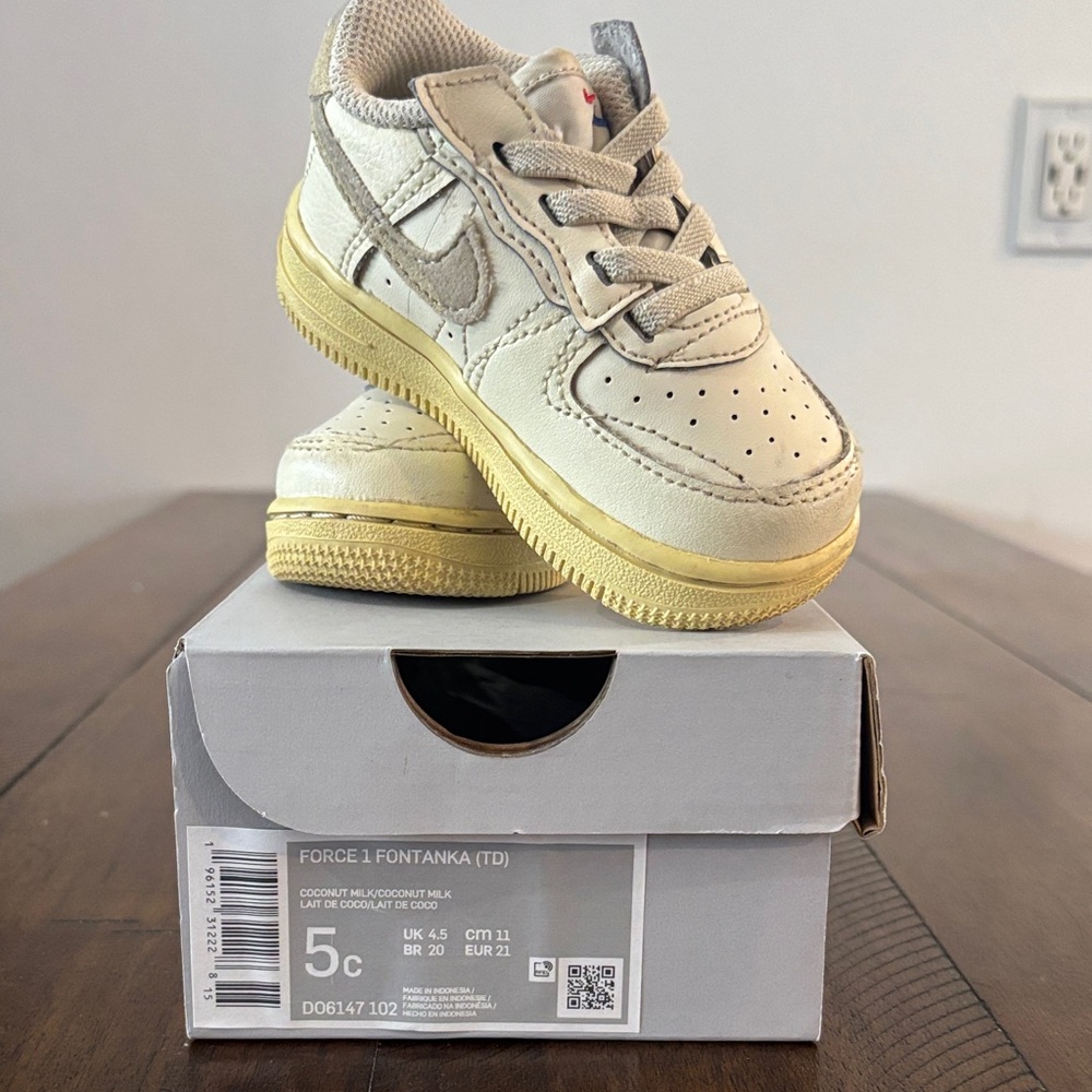 Nike Kids Beige and Yellow Sneakers
